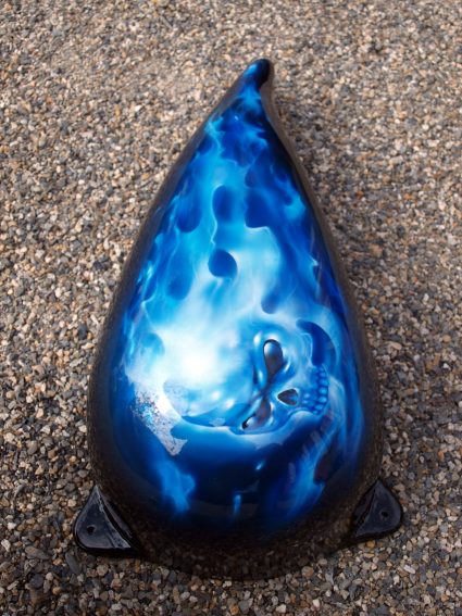 fat-bob-skull-true-fire-blue-flamming-custom-aerographie (4)