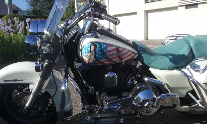 moto-amerique-patriote-pin-up-sexy-drapeau-americain-custom-aerographie (1)