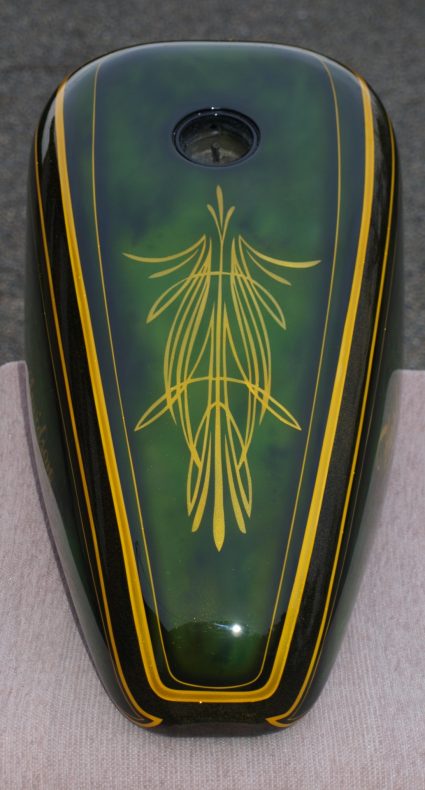 reservoir-sportster-emeraude-vert-noir-jaune-fumee-filigree-filigrane-custom-aerographie (7)
