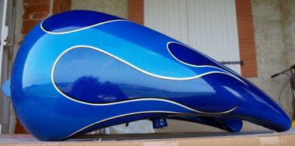 strechsport-flamme-bleu-flake-custom-aerographie (4)