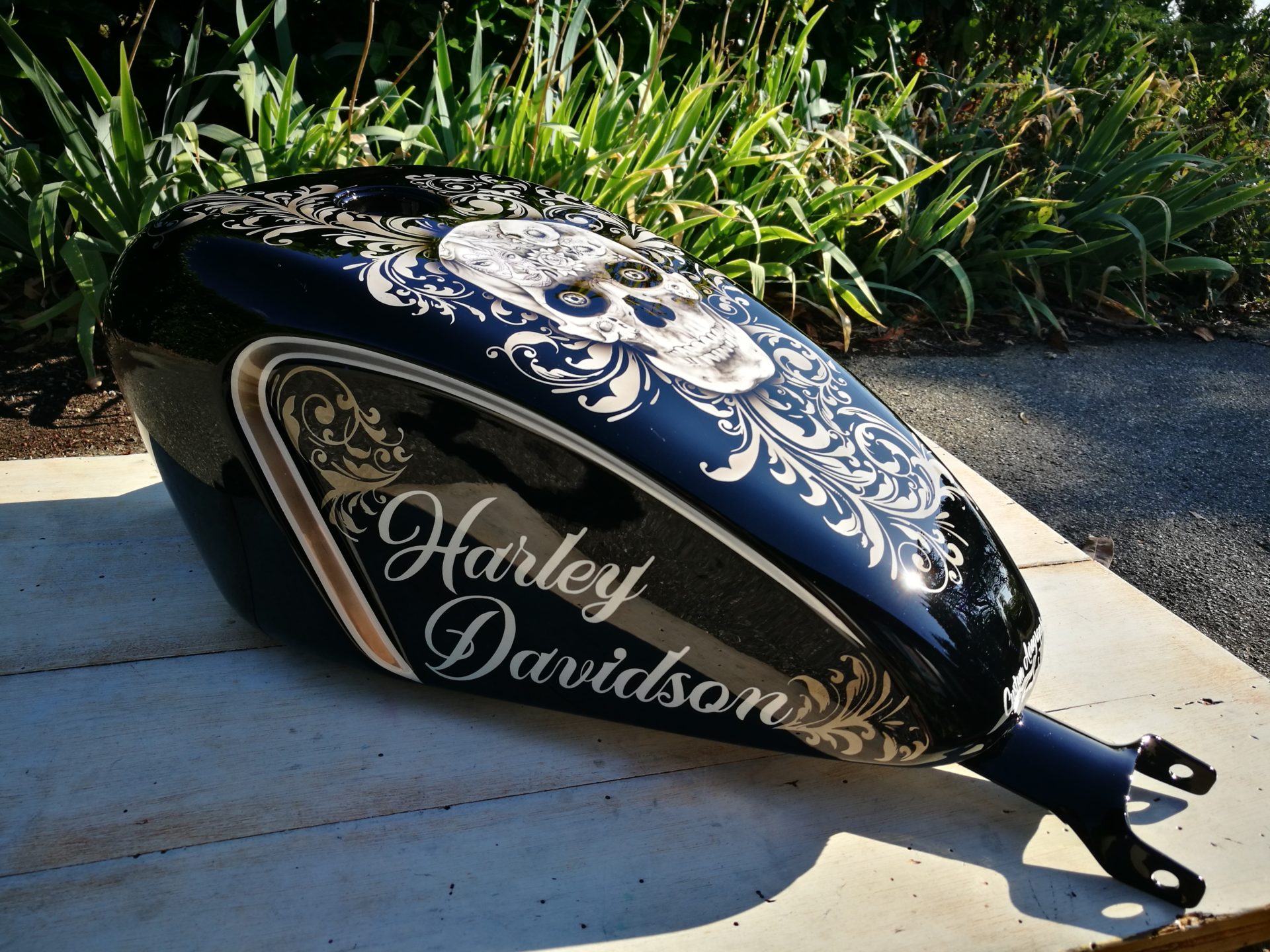 Réservoir Harley Davidson Skull and volutes - ☆ Custom Aérographie ☆ : ☆ Custom Aérographie ☆