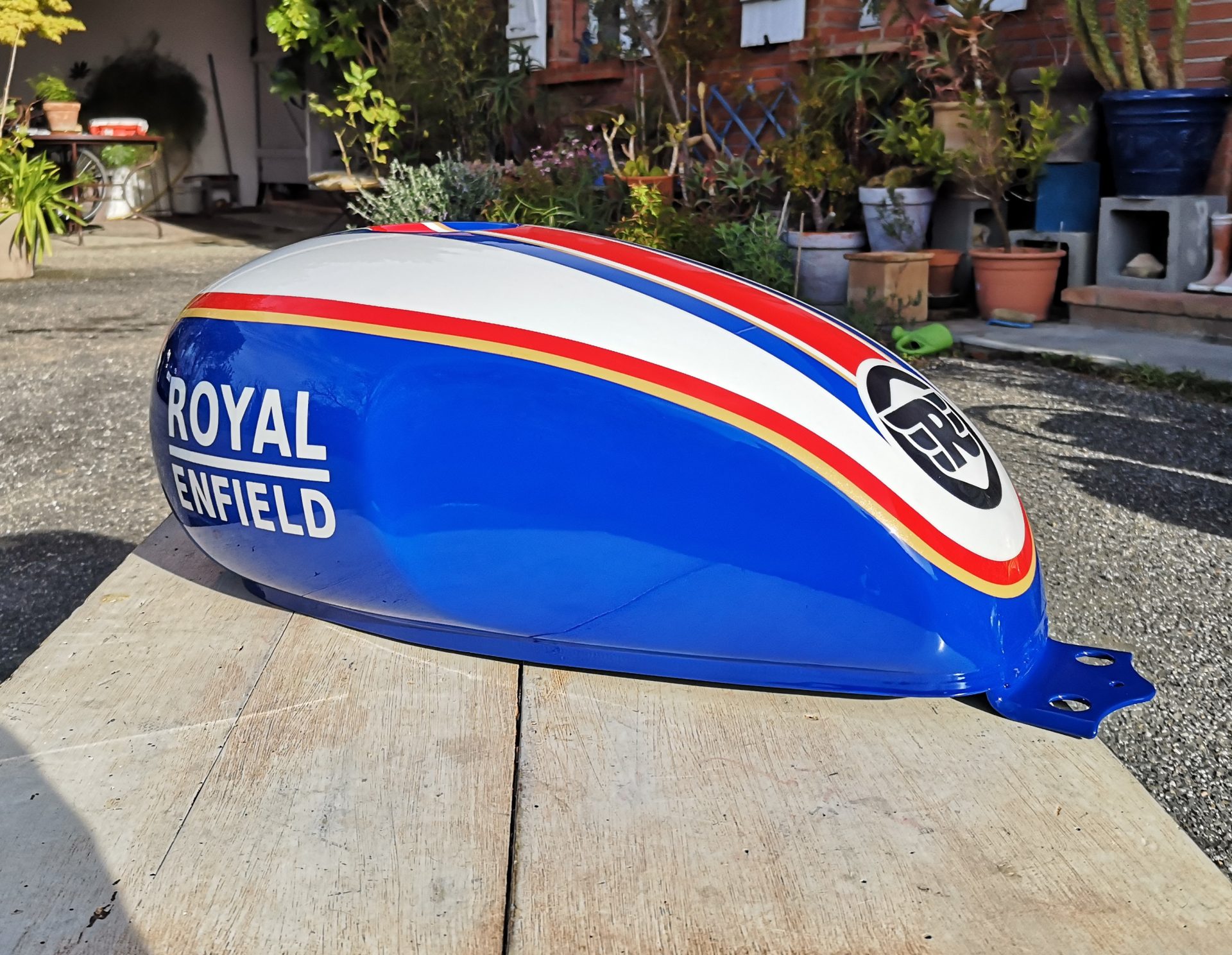 Dub Customs Rothmans Réservoir Royal Enfield Rothmans - ☆ Custom Aérographie ☆ : ☆ Custom ...
